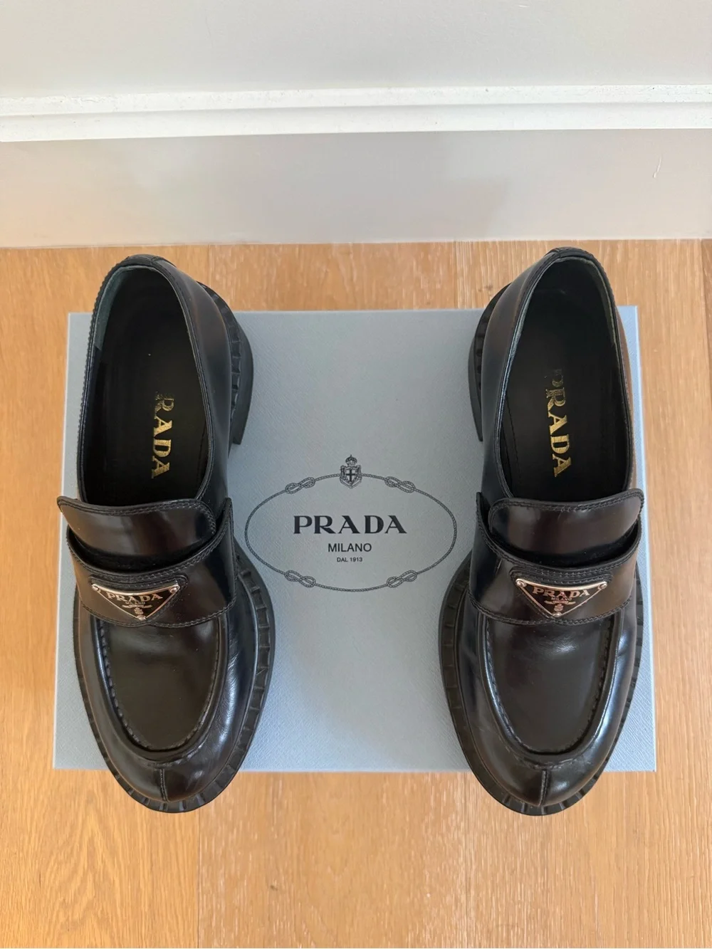 Prada Womens black Brushed Leather Loafers Shoe Size 8 US 38 EU - Picture 3 of 11